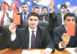 AK Parti Erzurum Gençlik Kolları  Kırmızı Kart Gösterdi