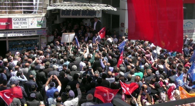 AK Parti adaylarının karşılanmasında izdiham