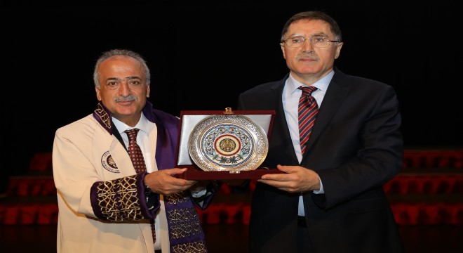 Atatürk Üniversitesinde Bilimsel Teşvik Ödül ve Akademik Giysi Töreni Gerçekleşti