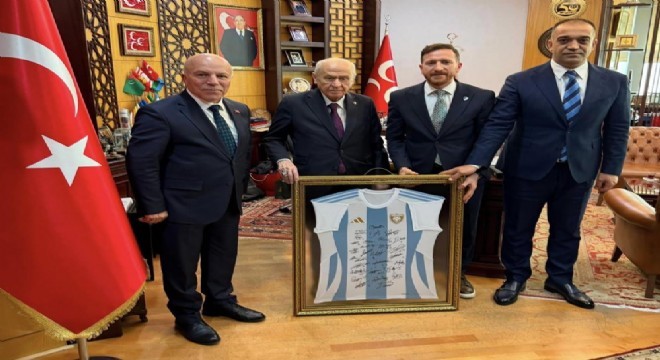 Bahçeli'ye Erzurumspor forması takdim edildi