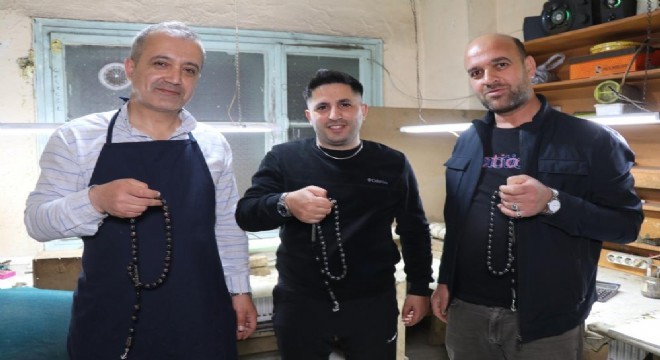Balık taneli Oltu taşı tespihi yaptı