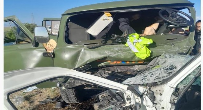 Bayburt Demirözü nde trafik kazası: 2 ölü, 6 yaralı