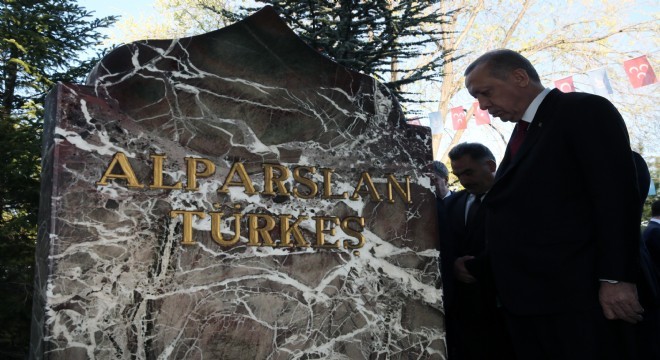 Cumhurbaşkanı, Türkeş’in kabrini ziyaret etti
