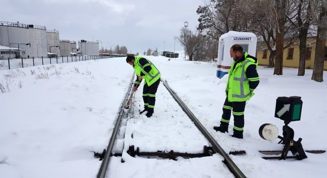 Erzurum da Demiryolu İşçilerinin zorlu kış mesaisi