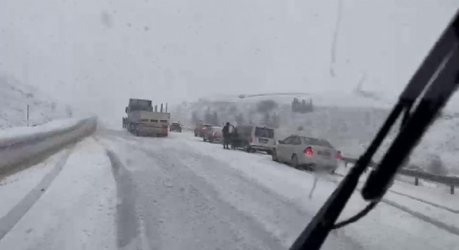 Erzurum’da Mayıs'ta kar sürprizi