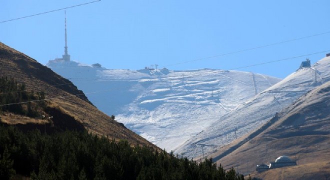 Erzurum’da yüksek kesimler beyaza büründü