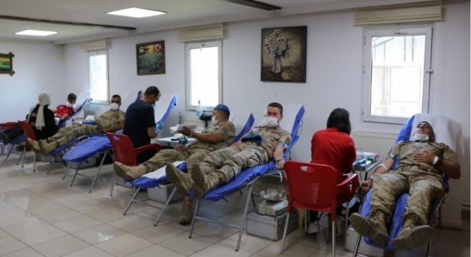 Jandarma dan kan bağışı