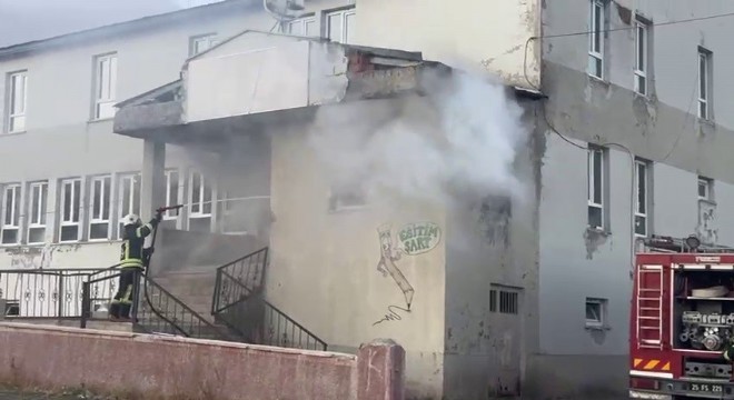 Karayazı Bayraktar da yangın