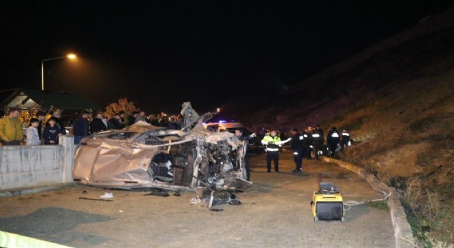 Otomobil şarampole devrildi: 2 ölü, 2 yaralı