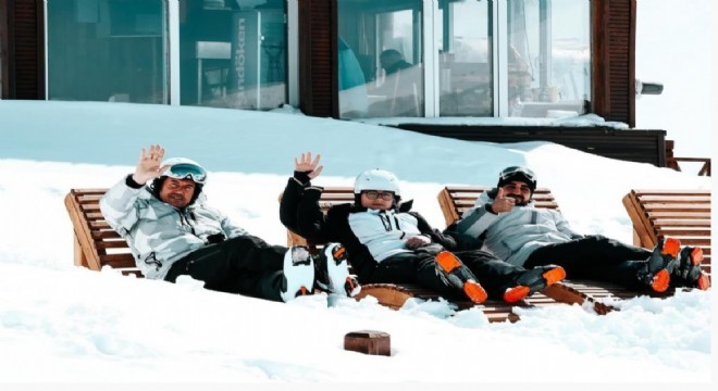 Palandöken in zirvesinde şezlong keyfi