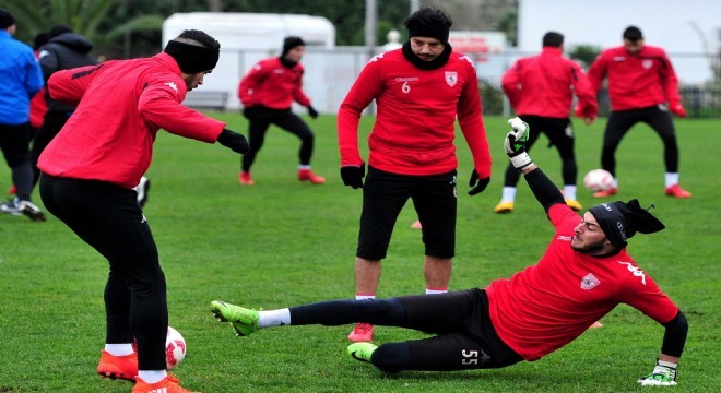 Samsunspor da 2 futbolcu döndü, 1 futbolcu gitti