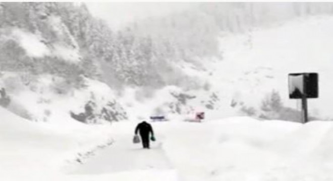 Trabzon-Bayburt karayoluna çığ düştü