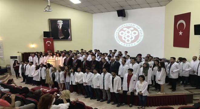 Tıp Öğrencilerine Beyaz Önlük Giydirme Töreni