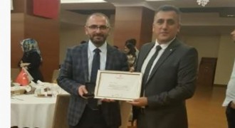 Din görevlisinden dua alan bağış