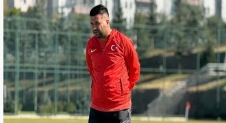 Erzurum Büyükşehir Belediyespor, Öztürk'le anlaştı
