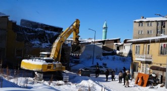 Erzurum'da metruk binalar yıkılıyor