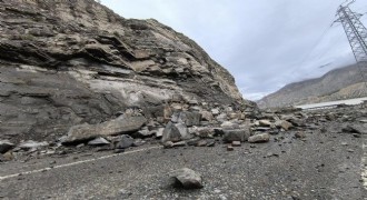Eski Erzurum - Artvin yolunda heyelan