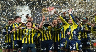 Fenerbahçe, kupayı kaldırdı