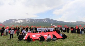 Gençlik Ecdada Minnettar