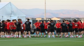 Milli Futbol Takımı antrenmanını taraftara açık yaptı