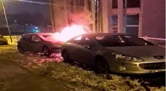 Yakutiye'de park halindeki araç yandı