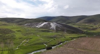 Yılda sadece bir ay akıyor