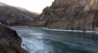 Çoruh nehri kısmi buz tuttu