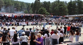 Şenkaya Bal Festivali yoğun ilgi gördü