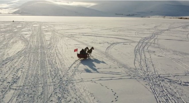 Çıldır Gölü nde atlı kızak heyecanı başladı