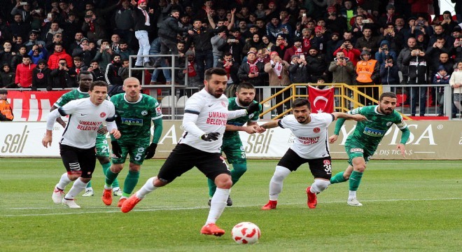 Ümraniyespor Giresunspor’u tek golle geçti
