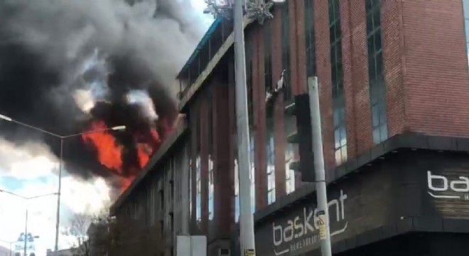 İller Bankası eski binasında yangın